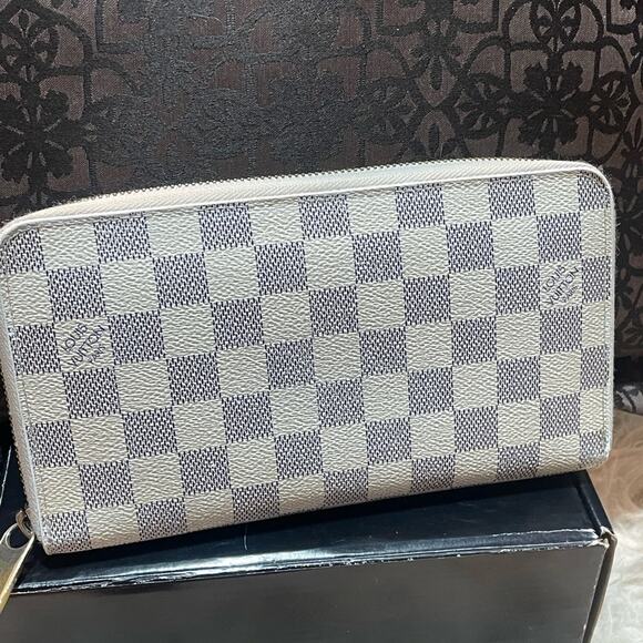 Louis Vuitton Azure large Organizer Wallet Full zip. Comes with a COA - Picture 1 of 11